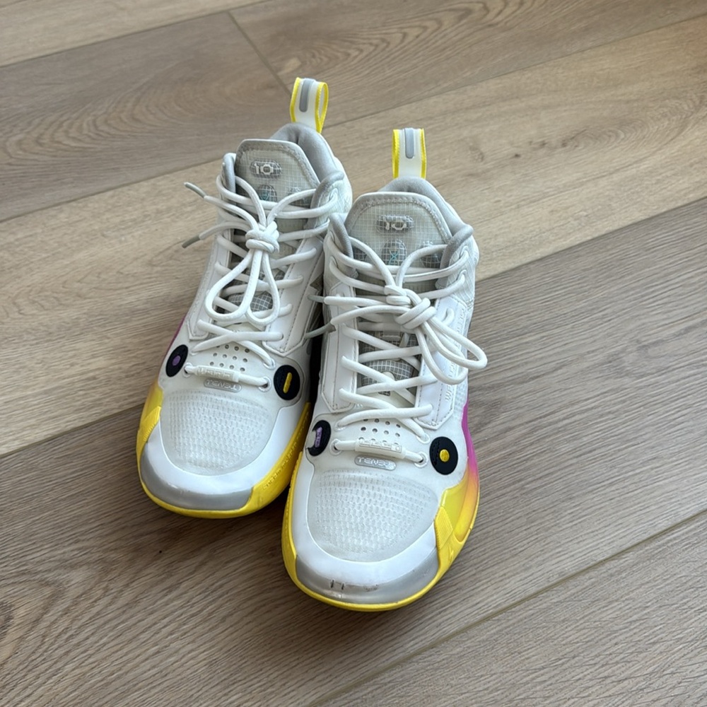 Li-Ning Way of Wade 10
Florida Sunshine State Men size 7.5